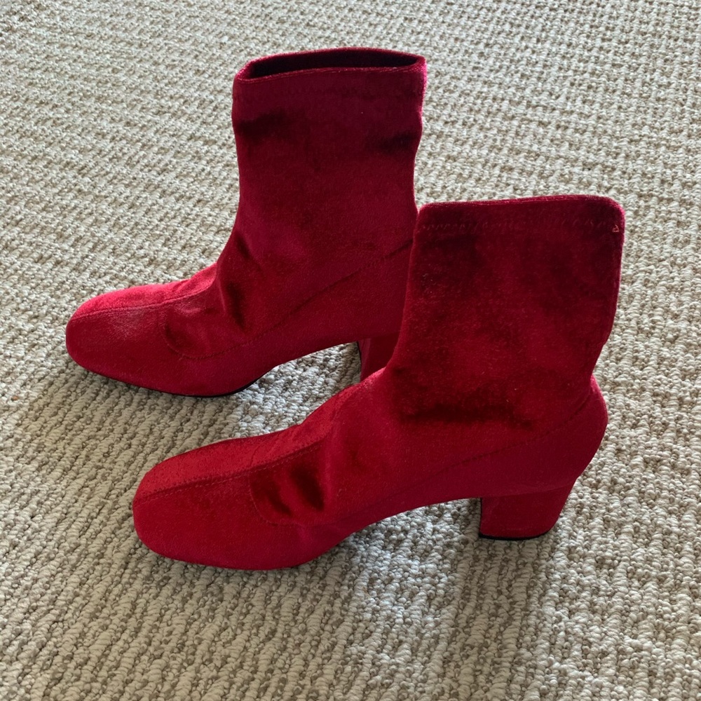 Block heel red velvet Zara boot
